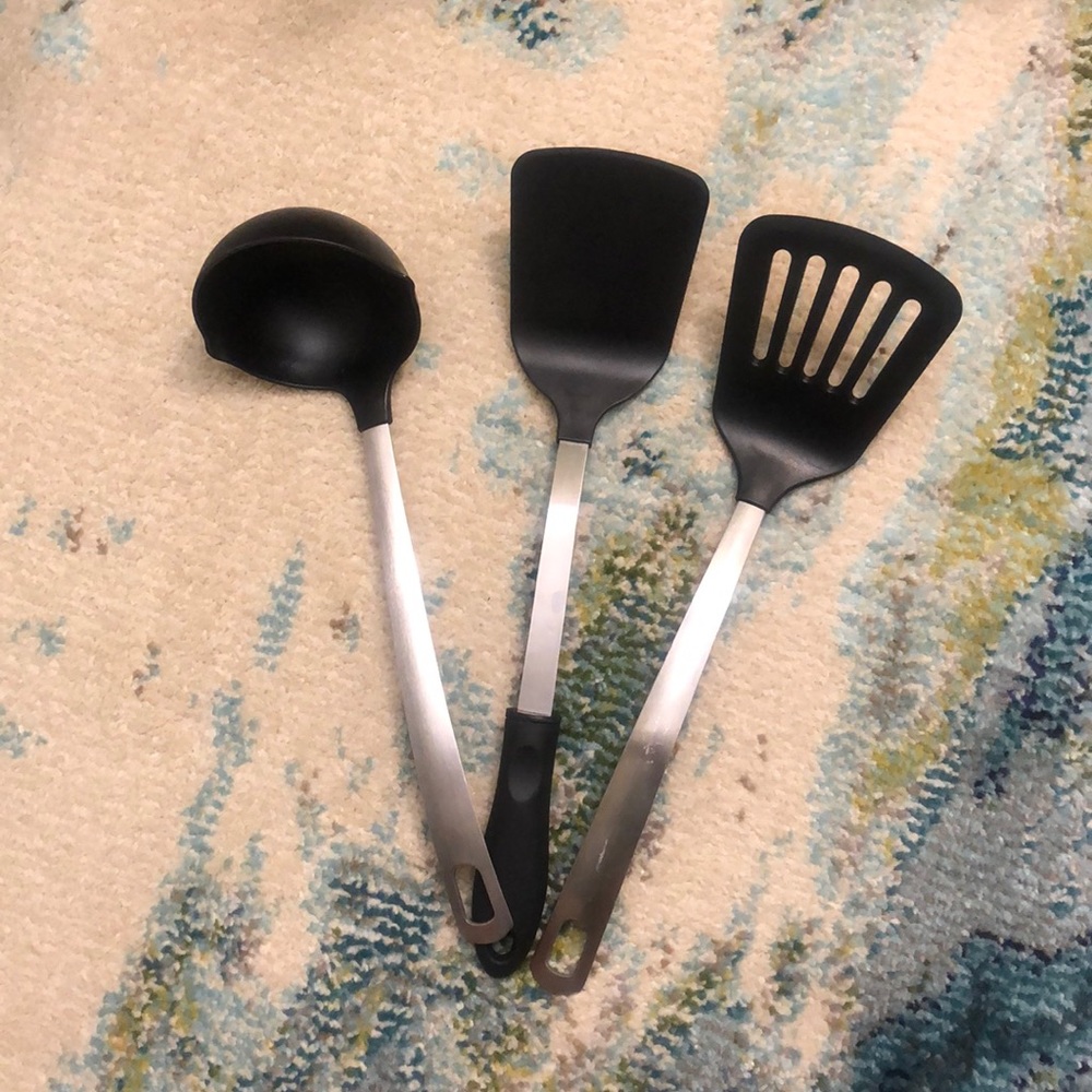 🍀 4/$15! Set of theee kitchen tools. Two spatulas and a soup ladle
